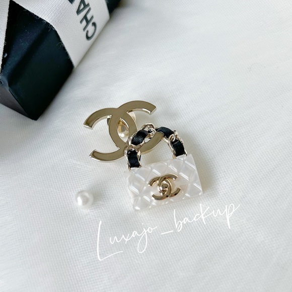 Chanel 23C Brooch - Picture 4 of 5